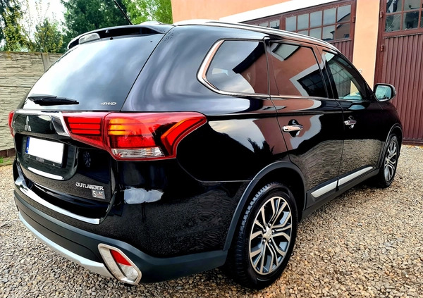 Mitsubishi Outlander cena 87900 przebieg: 100000, rok produkcji 2017 z Kielce małe 742